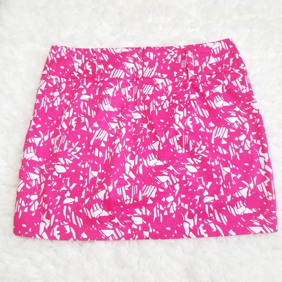 Forever 21 pink pattern mini skirt. Size M - Picture 2 of 11
